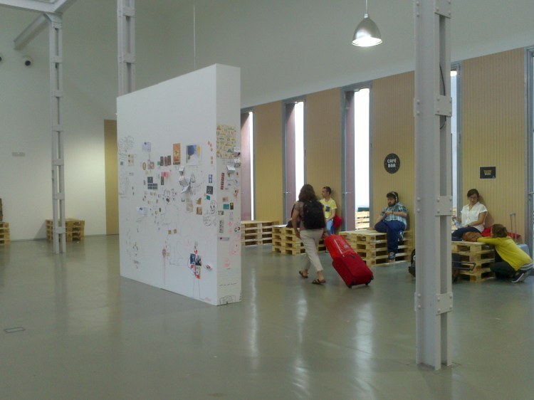 Vista general del vestíbulo del Laboratorio de Artes Visuales de Valladolid (LAVA). 